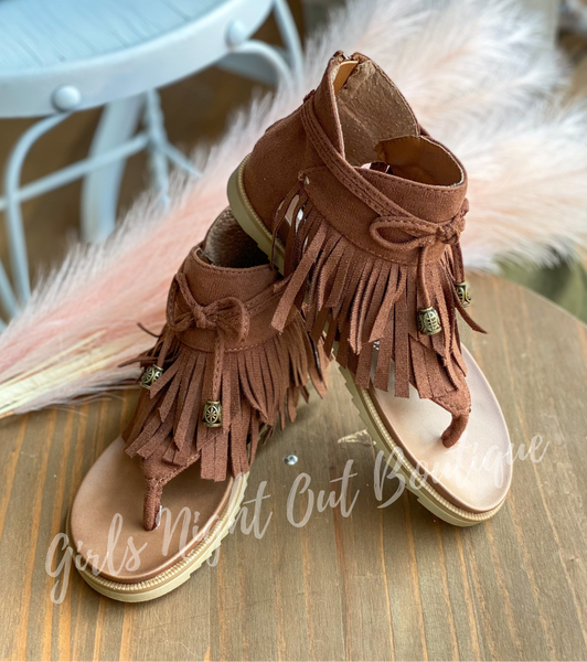 1821 - Fringed Out Sandals